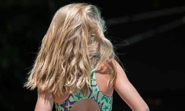 Biondo shampoo: come evitare una sfumatura giallastra nei capelli