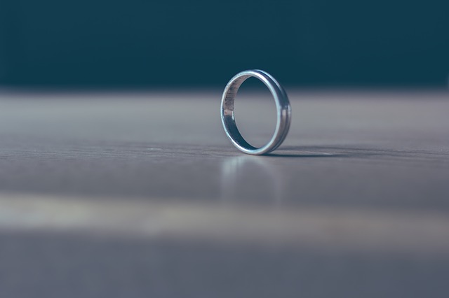 Misurazione dell’anello anulare: è così che si determina la dimensione dell’anello
