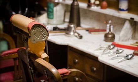 Stendere i capelli: come farlo a casa