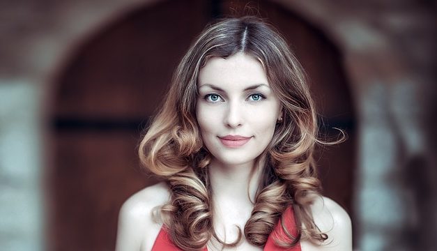 Capelli scuri schiarire: è così che funziona con un rimedio domestico