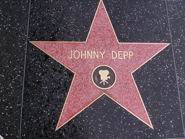 Abbigliamento post-stile: ecco come funziona Johnny-Depp-Look
